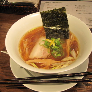 月島ロック - 料理写真:6／8（ハチロク）醤油ラーメン８５０円