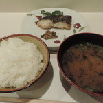 ランチの鰆の西京焼、ご飯とお味噌汁