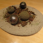 神保町 傳 - 甘味：庭の丸石 柚子、苺風味