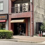 キトウ - 中ノ町通り沿いです