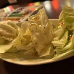 酒場 魚と鶏ヤロー! - 選べるお通しから塩ダレキャベツ