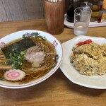 田島ラーメン - ラーメン、半チャーハン　1,200円　全景