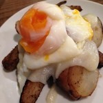 サーモンアンドトラウト - 菊芋と牛蒡　マッシュポテトと温泉卵のソースで