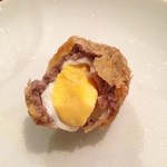 サーモンアンドトラウト - 中はウズラの玉子