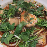 定番のトムヤムラーメン (中華麺)