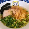 大重食堂 - 七節ラーメン(朝価格:税込900円)
トッピングは叉焼&麻筍&海苔&刻み青葱。
麺は広島市内の製麺所に依頼した弛く縮れた中太麺、ハリは少なく軟らか、しっとりとスープを味わうタイプの麺でした