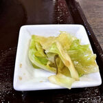 そうか食堂 - お新香はキャベツと塩昆布。