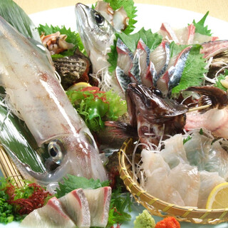 魚介との相性も抜群◎日本酒や焼酎など全国の銘酒が揃います