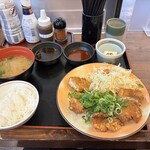 街かど屋 - 若鶏の旨辛 油淋食べ比べ