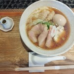 中華蕎麦 麺ノ歌 - 料理写真:特製醤油と鶏油？鶏油はほんの少しかけるだけでカレーの香り？！がして面白い