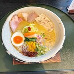 ORIBE - 特製焼豚の白湯麺です