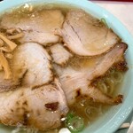 なぎちゃんラーメン - 美味しかったです！澄んだスープ、ぴろぴろ食感の麺。さっぱりした薄いチャーシュー全部好み。中バスコの瓶はあったけどこの味のこのままを壊したくなくて使わず。次回トライしてみよう