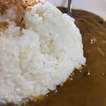 チャンピオンカレー - でもこのフライドオニオンが口の中でカレーとなじむのには時間がかかった　カリカリ過ぎないオニオンがいいかも　､､､って独り言です