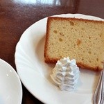 カフェ・ネイブル - シフォンケーキ200円、コーヒー400円