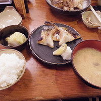 銀平 北新地店 - 【新地でランチ】　焼き魚定食　\1080