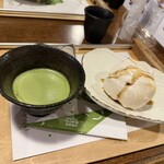 白玉っ子 - 砂糖醤油もち750円と抹茶500円