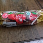LAWSON - 『丸ごと苺』チョコバージョン（開封後）