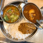 Curry House カリー座 - 3種あいがけカリー　パキスタンカリー（無水チキンカリー）　ポークビンダルー　カシミール、バスマティライス変更、半熟卵