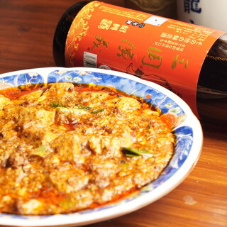 自家製辣油と三種ブレンド豆板醤が織りなす、香り高き麻婆豆腐