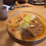 ボンズ クラウネル - 料理写真:甘いの苦手なのですが,豚肉カレーが辛過ぎて(*´σｰ｀)ココナッツカレーが凄く美味しかったです(*´・ω-)b