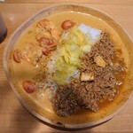 ボンズ クラウネル - 2種類のカレーの空撮(*´・ω-)b