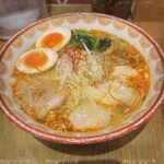 俺流塩らーめん - 料理写真:辛海老ワンタン麺　1280円