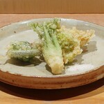 呑小路 やま岸 - 山菜の天ぷら
