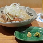 呑小路 やま岸 - おでんの 牛すじ、ごぼ天、大根の 半分ずつ