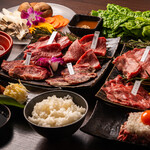 焼肉処 肉八クロベ - 料理写真:和牛＆牛タン堪能焼肉コース「和牛と赤身盛り」「牛タン盛皿」など当店の焼肉をたっぷり楽しめる