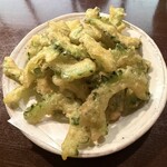 酒蔵レストラン宝 - ゴーヤチップス　取り分けてくれました、