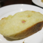 オステリア・オリエーラ - チーズ・ベーコンのパン