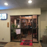 ステーキハウス 壹番 - [外観]お店入り口。こじんまりとしていますが、昔から評判のお店です。
