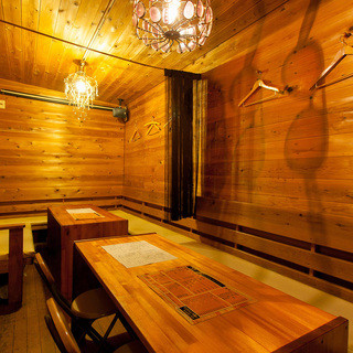 2～１8名様利用の個室を完備！