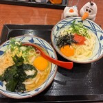 丸亀製麺 - 釜玉に、温出汁を加えて、月見うどんにアレンジ