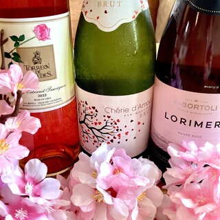 厳選したワインを各種取り揃えております※ワインメニュー参照