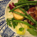 レストラン　エスカリエ - エスカリエのフォアグラソテー、多めの野菜との組み合わせで美味しいんですよね～