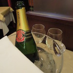 シャンパン(テタンジェ) 7500円(ボトル)