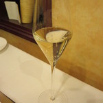 レストラン　エスカリエ - スパークリングをボトルで