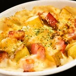 新じゃが芋とベーコンのグラタン