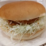 コメダ珈琲店 - 料理写真:台湾ミンチのコメドムバーガー