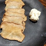 寿司とおでん 日本酒あかり - いぶりがっこクリームチーズ…写真と違う…