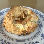 マーガレット スプーン - 料理写真:MACADAMIA NUTS SCONE ¥450