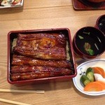 うなぎ亭 友栄 - うなぎが大きいのでご飯は大盛