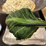 生そば あずま - １枚葉で包んだおにぎり　