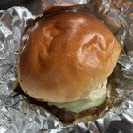 淡路島バーガー - 淡路島バーガーＲ＋チェダーチーズトッピング。