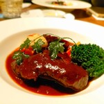 スカイラウンジ オーロラ - ●牛ほほ肉の赤ワイン煮込み
　彩り野菜とポムピューレ