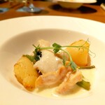 スカイラウンジ オーロラ - ●ツブ貝コンフィのフリカッセ　ブルーチーズ風味
　ほうれん草のエチュベ