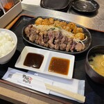 鉄板焼天神ホルモン - 国産丸腸&カルビ定食大盛¥2,880
