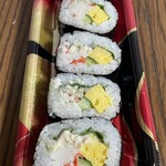 マルエツ - 料理写真:カニカマたっぷりサラダ巻