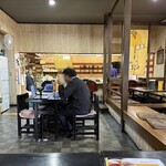 あっちゃん - テーブル席 小上がり 小上がり普通に座れるやつです